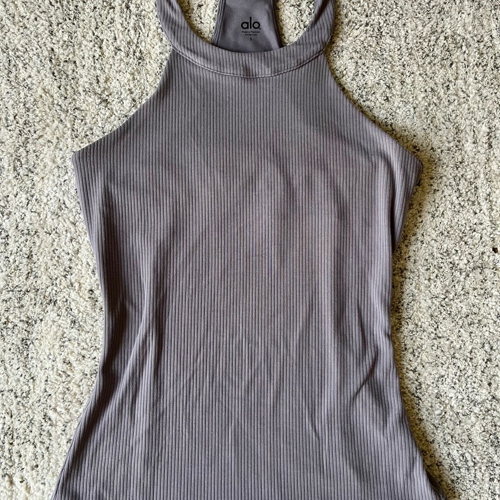 ALO Yoga Ribbed Insight Tank in Purple Dusk